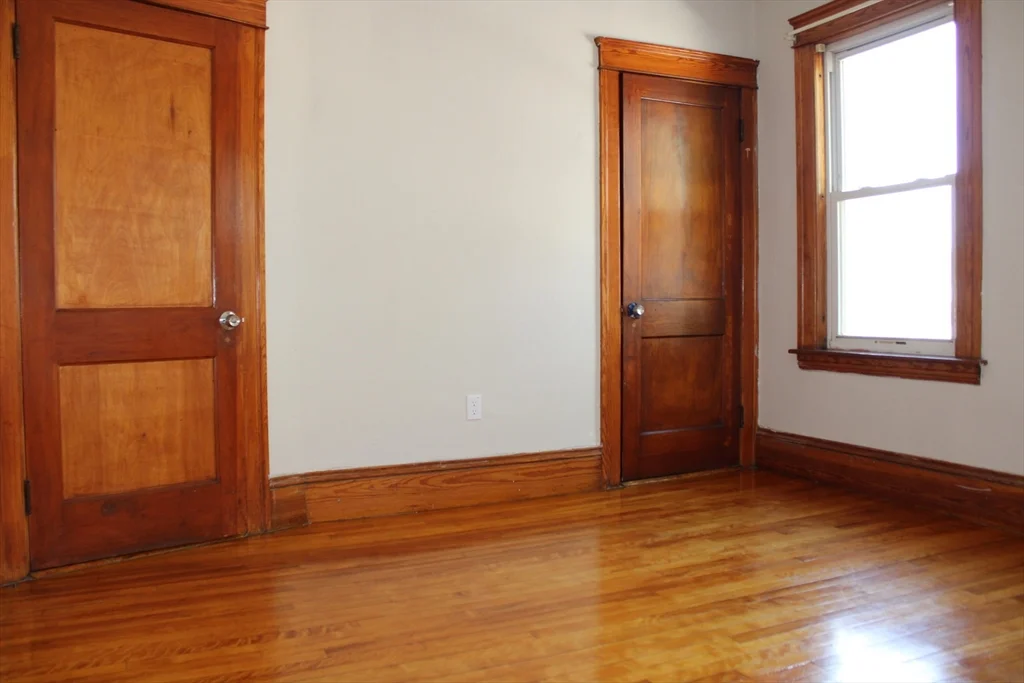 3 bed, 1 bath apartment for rent at 31 Hollywood Unit 1, Worcester — photo 5 of 15
