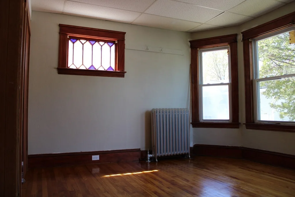 3 bed, 1 bath apartment for rent at 31 Hollywood Unit 1, Worcester — photo 2 of 15