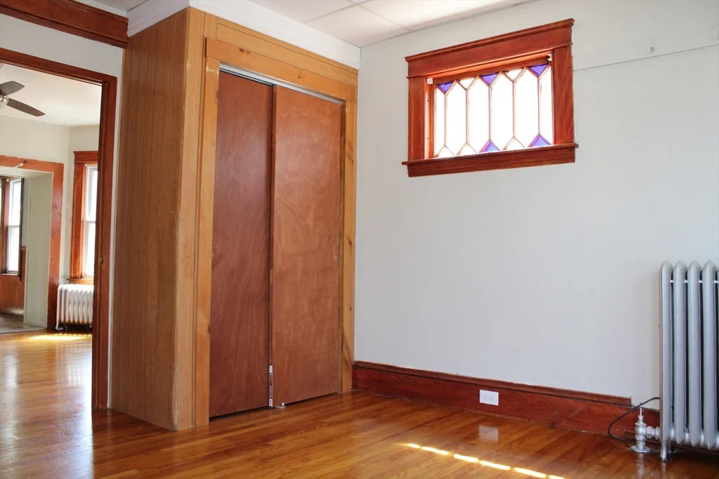 3 bed, 1 bath apartment for rent at 31 Hollywood Unit 1, Worcester — photo 3 of 15