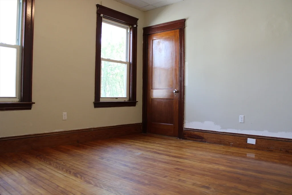 3 bed, 1 bath apartment for rent at 31 Hollywood Unit 1, Worcester — photo 8 of 15