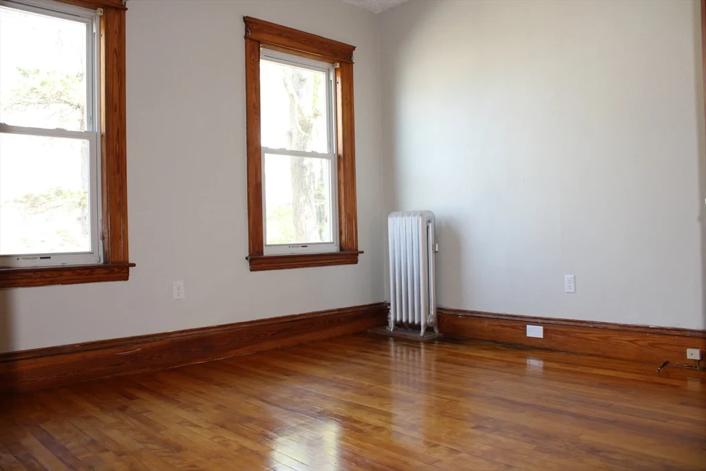 3 bed, 1 bath apartment for rent at 31 Hollywood Unit 1, Worcester — photo 4 of 15