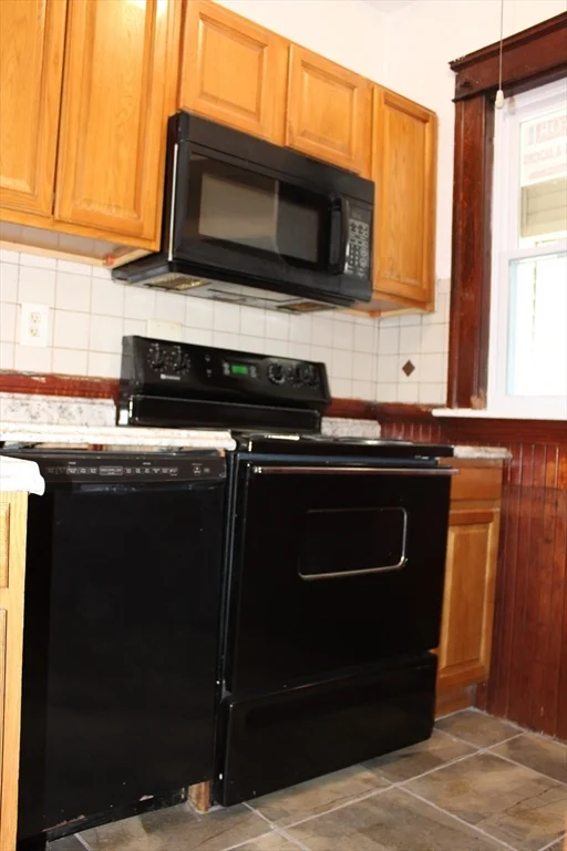 3 bed, 1 bath apartment for rent at 31 Hollywood Unit 1, Worcester — photo 11 of 15