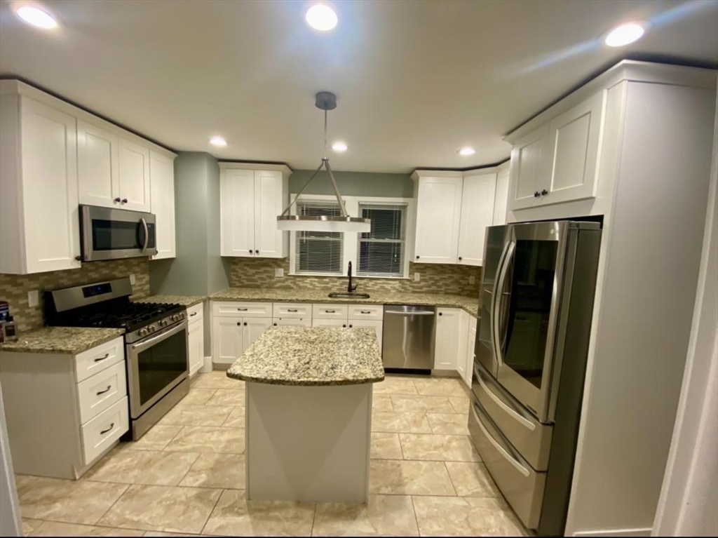 2 bed, 1 bath apartment for rent at 31 Houston Ave Unit 2, Saugus — photo 2 of 9