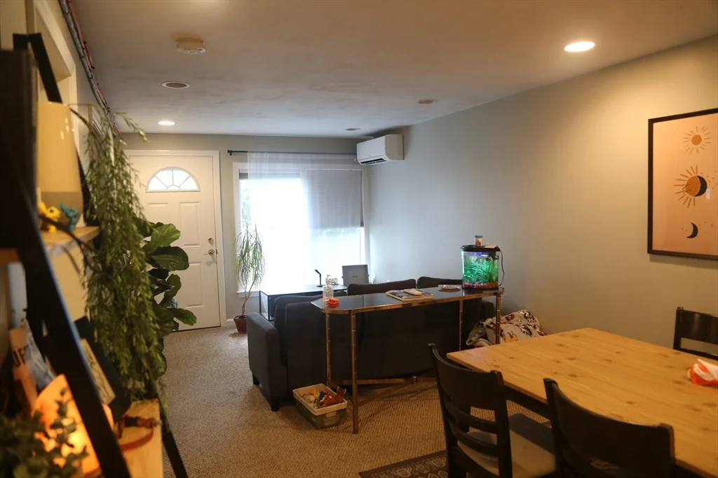1 bed, 1 bath apartment for rent at 31 Indian Lake Pkwy Unit 2, Worcester — photo 5 of 12