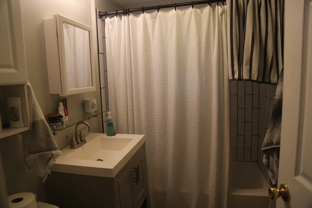 1 bed, 1 bath apartment for rent at 31 Indian Lake Pkwy Unit 2, Worcester — photo 11 of 12