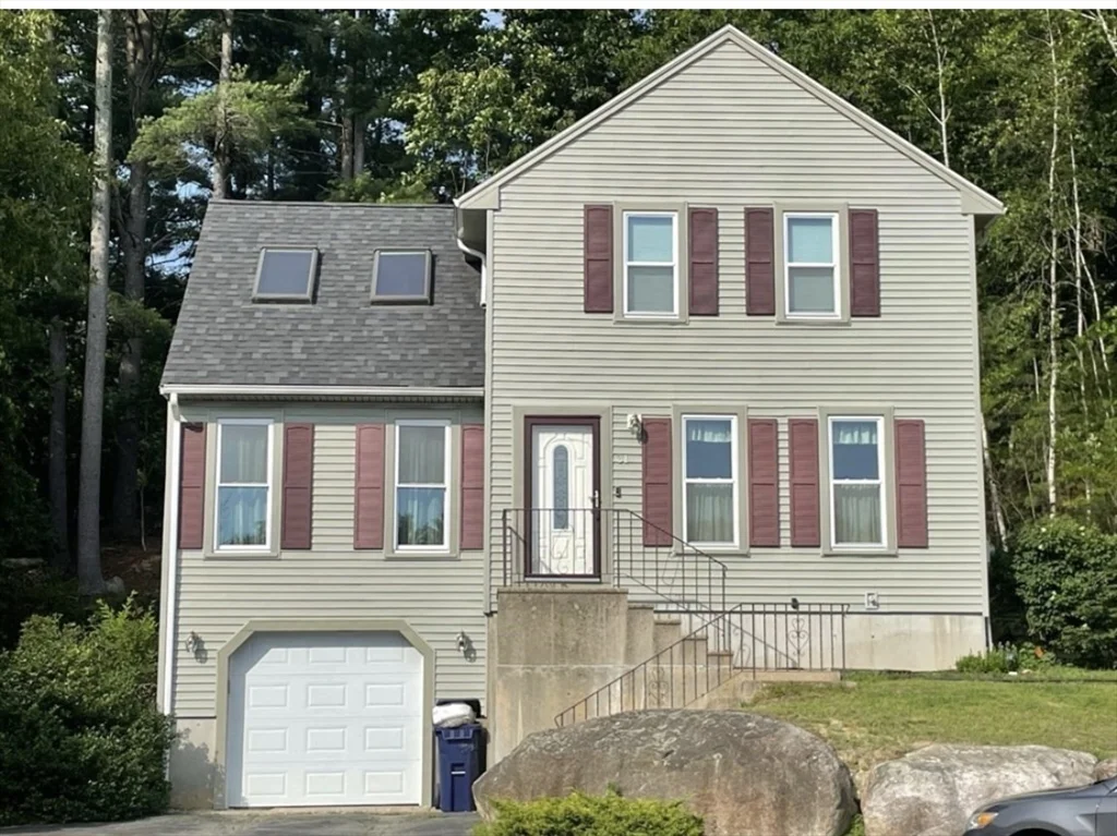 3 bed, 1 bath apartment for rent at 31 Jasmine Ct, Dracut — photo 1 of 5