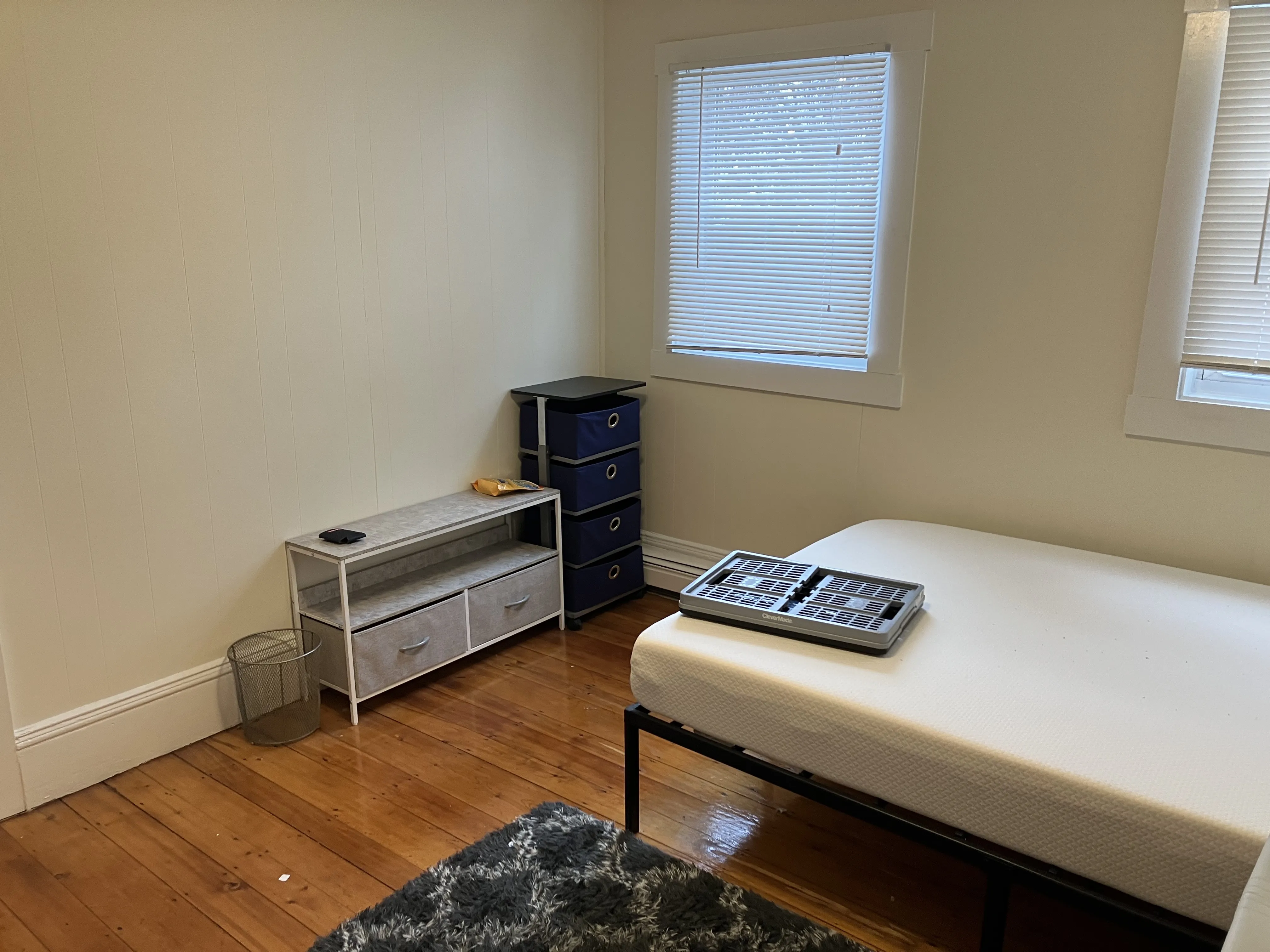 3 bed, 1 bath apartment for rent at 31 Jay St Unit 3, Riverside — photo 9 of 10