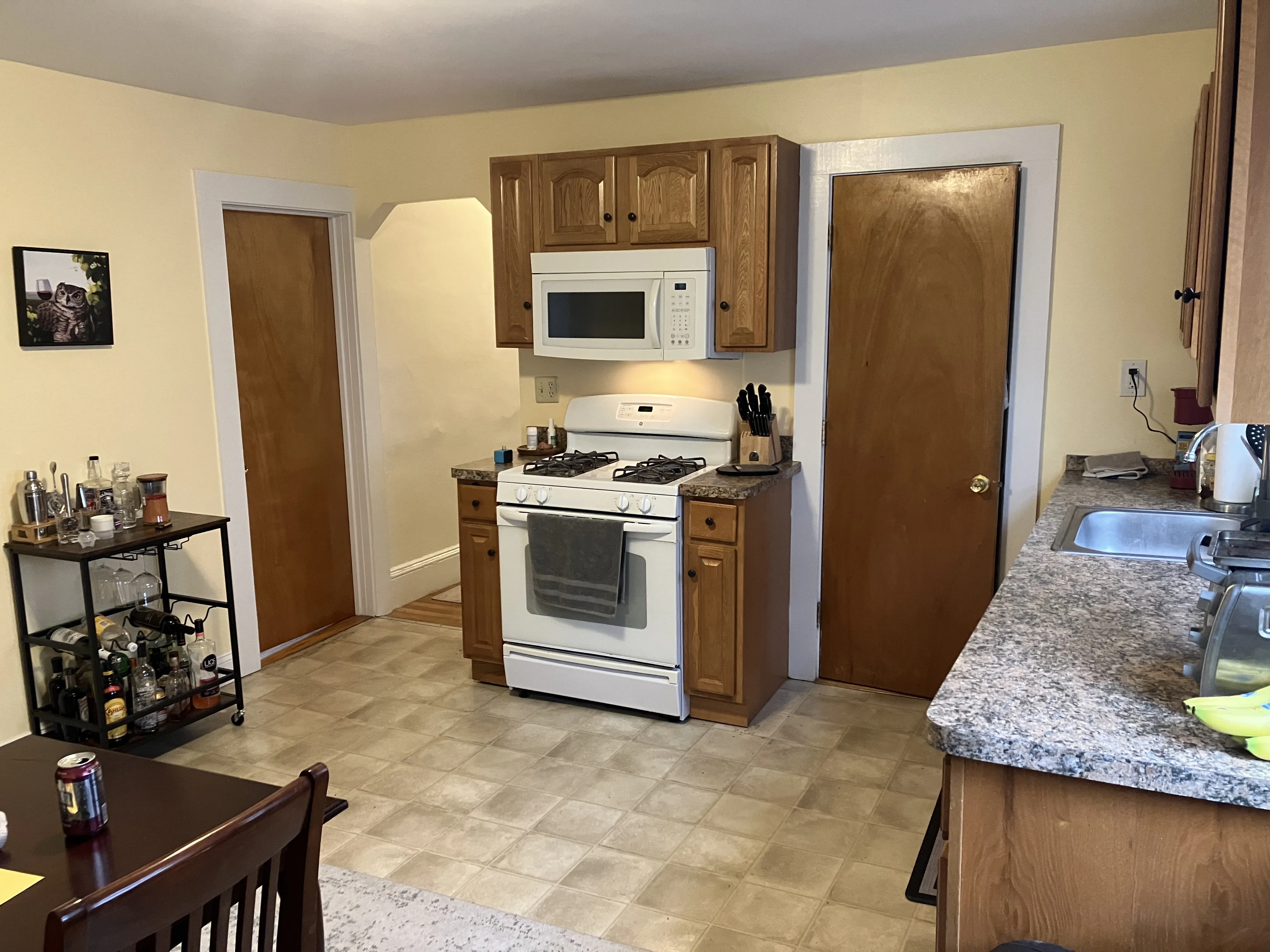 3 bed, 1 bath apartment for rent at 31 Jay St Unit 3, Riverside — photo 3 of 10