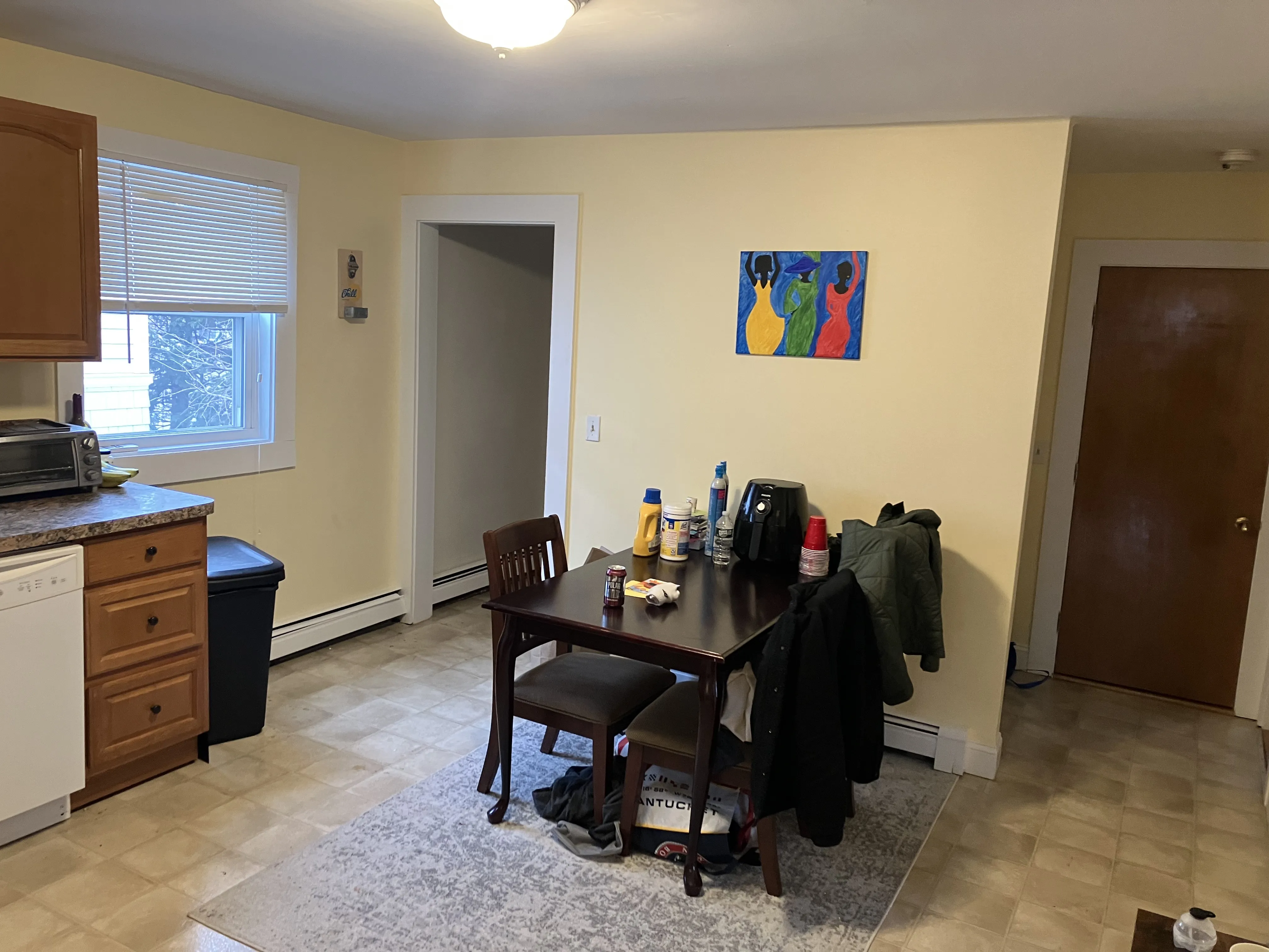 3 bed, 1 bath apartment for rent at 31 Jay St Unit 3, Riverside — photo 2 of 10
