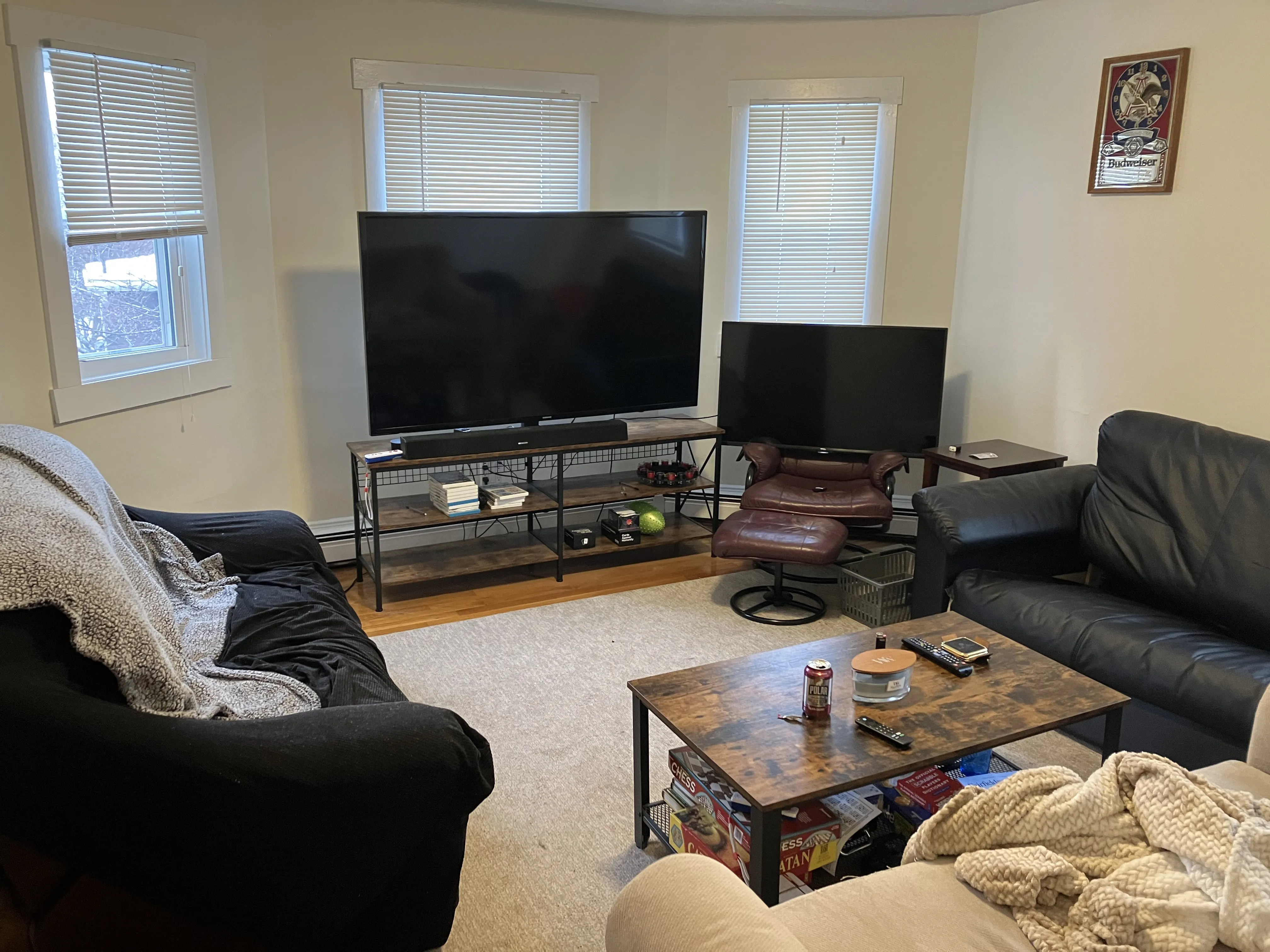 3 bed, 1 bath apartment for rent at 31 Jay St Unit 3, Riverside — photo 1 of 10