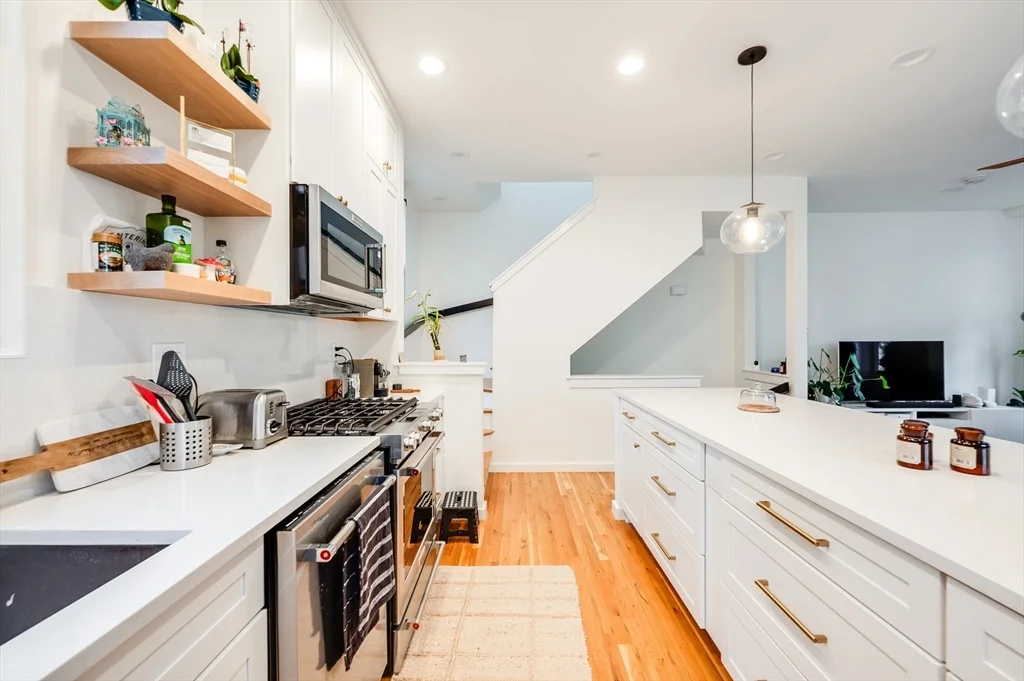 2 bed, 2 bath apartment for rent at 31 Jay St Unit C, Cambridgeport — photo 2 of 25