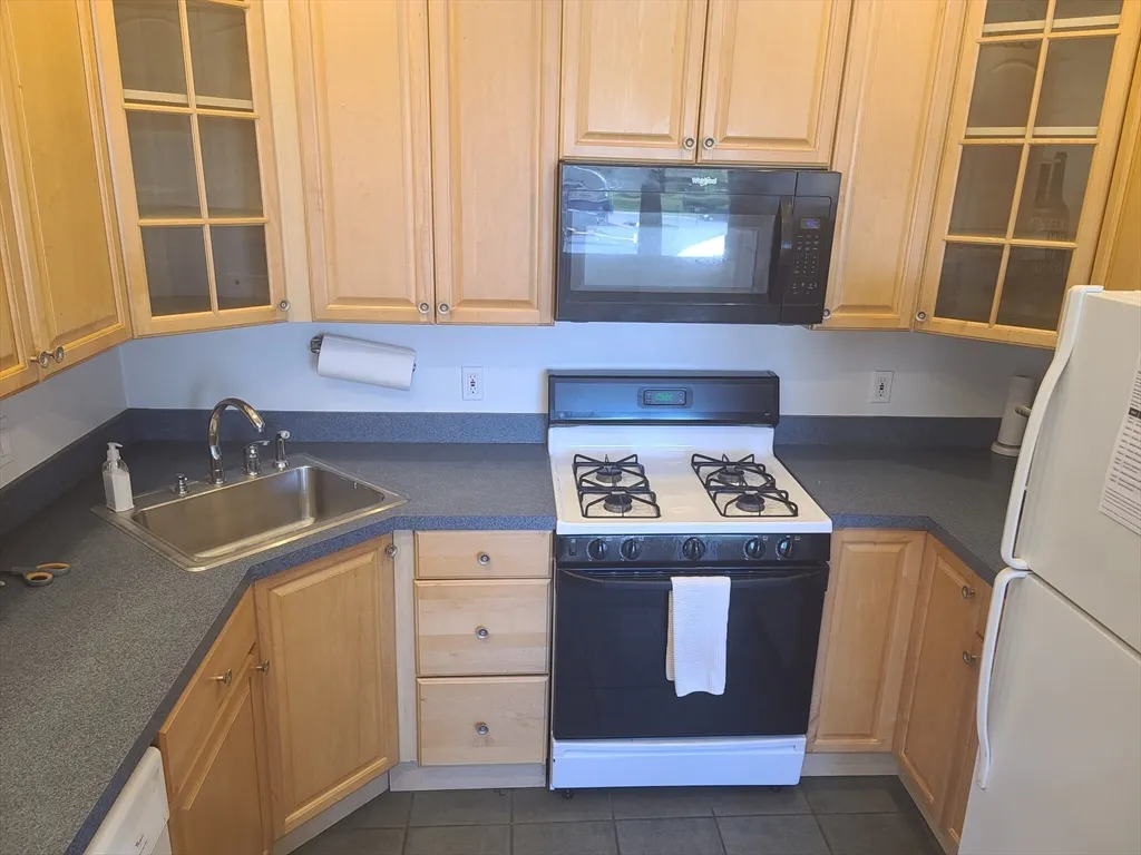 2 bed, 1 bath apartment for rent at 31 Jenkins St Unit 3, South Boston — photo 9 of 38