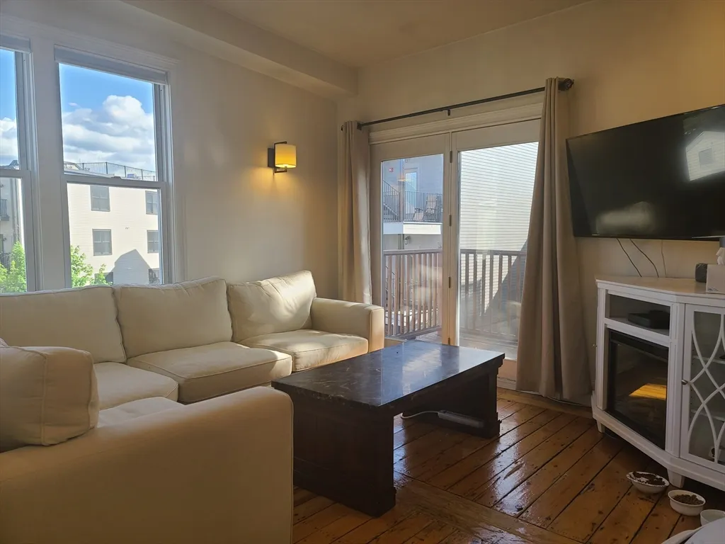 2 bed, 1 bath apartment for rent at 31 Jenkins St Unit 3, South Boston