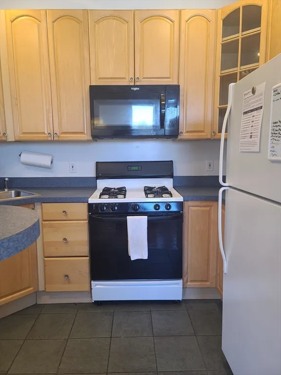 2 bed, 1 bath apartment for rent at 31 Jenkins St Unit 3, South Boston — photo 11 of 38