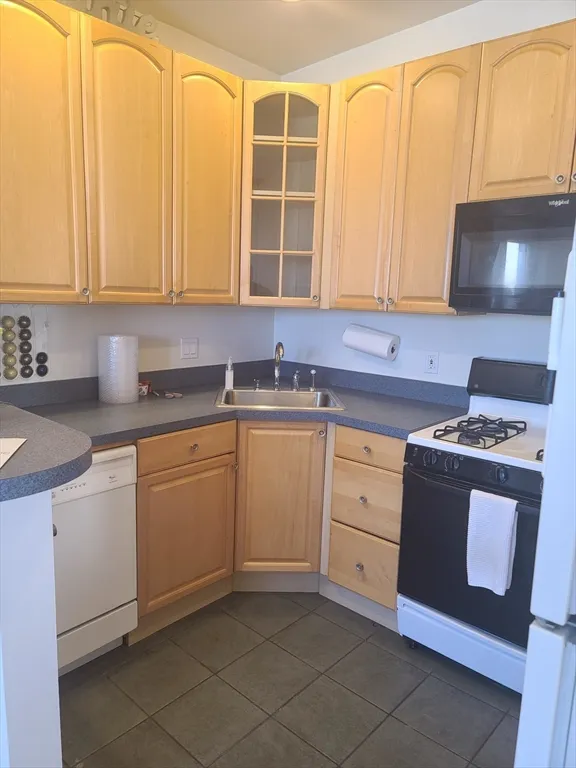 2 bed, 1 bath apartment for rent at 31 Jenkins St Unit 3, South Boston — photo 8 of 38