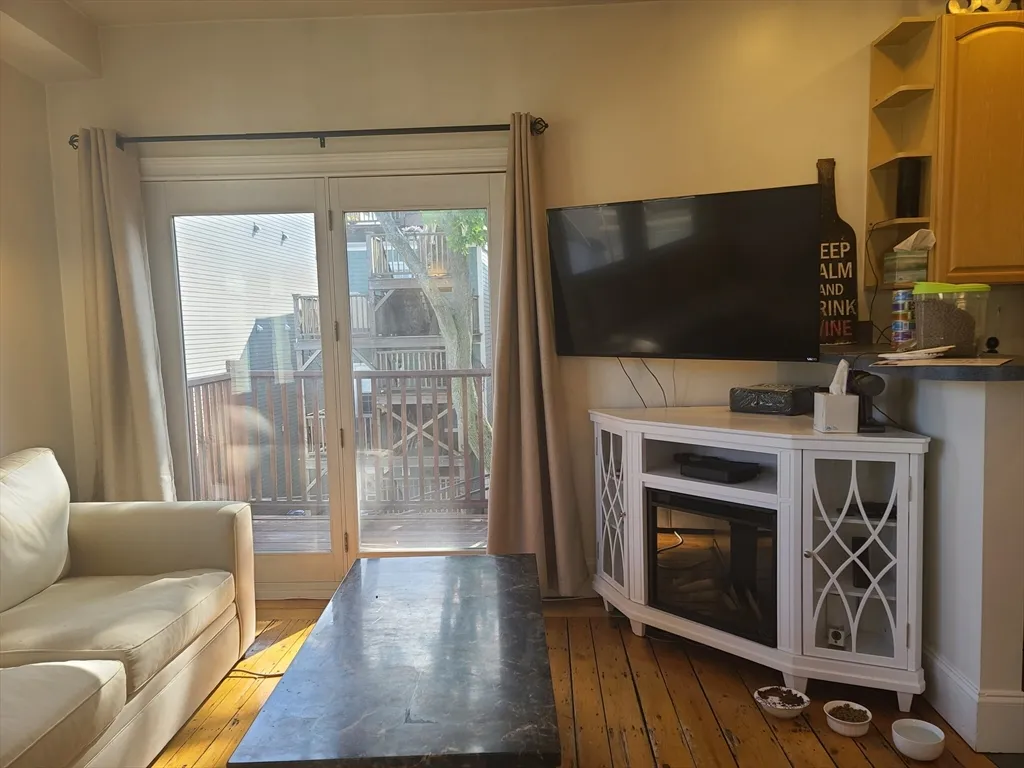 2 bed, 1 bath apartment for rent at 31 Jenkins St Unit 3, South Boston — photo 3 of 38