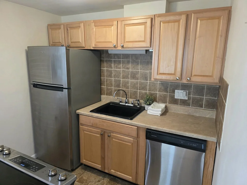 2 bed, 1 bath apartment for rent at 31 Jones Ter Unit 22, Stoughton — photo 7 of 19