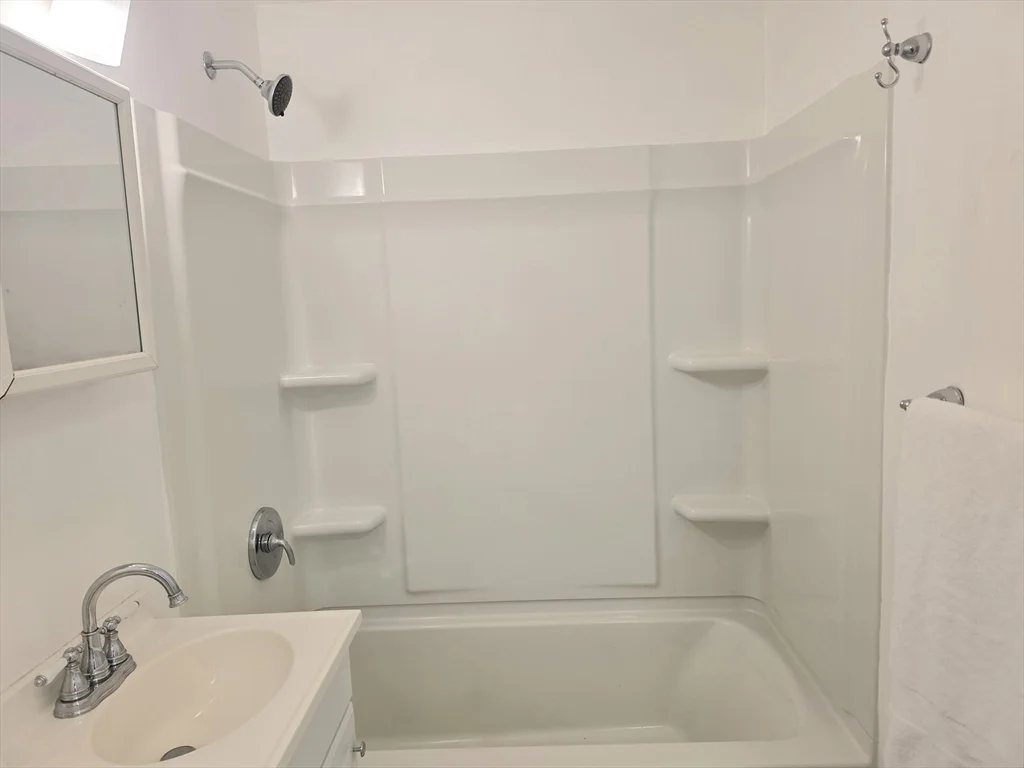 2 bed, 1 bath apartment for rent at 31 Jones Ter Unit 22, Stoughton — photo 9 of 19