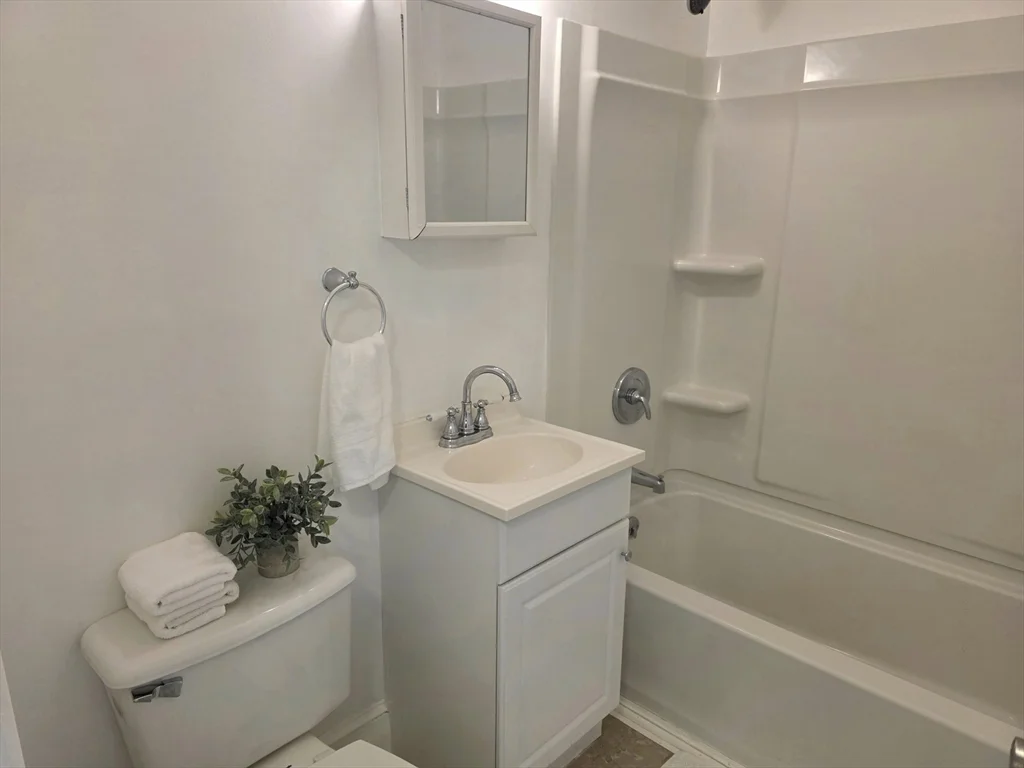 2 bed, 1 bath apartment for rent at 31 Jones Ter Unit 22, Stoughton — photo 8 of 19