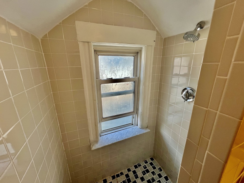 5 bed, 2 bath apartment for rent at 31 Justin Rd Unit 2, Oak Square — photo 16 of 28