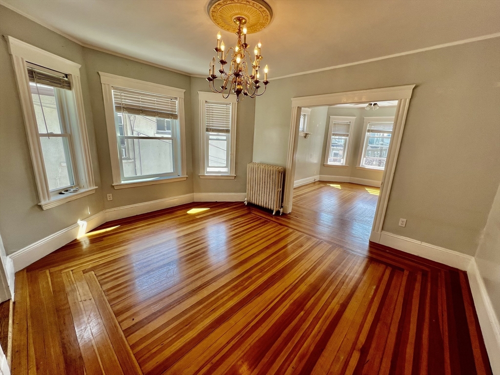 5 bed, 2 bath apartment for rent at 31 Justin Rd Unit 2, Oak Square — photo 3 of 28