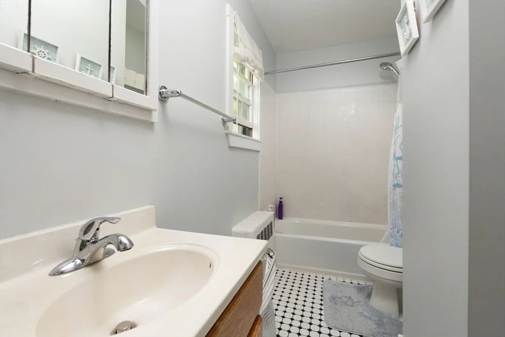 2 bed, 1 bath apartment for rent at 31 Kent Sq Unit 1, Coolidge Corner — photo 12 of 19