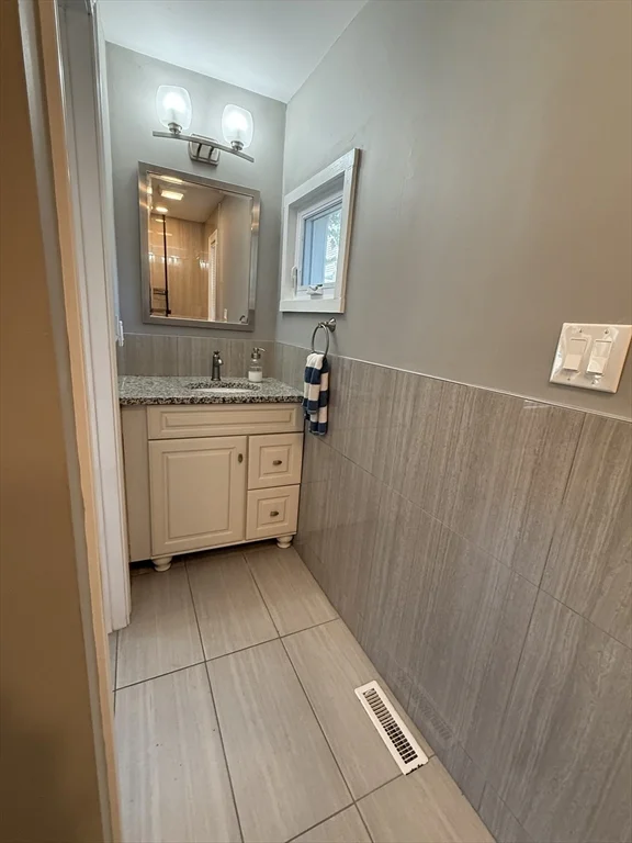 4 bed, 3 bath apartment for rent at 31 Ladd St Unit 31, Watertown — photo 8 of 21