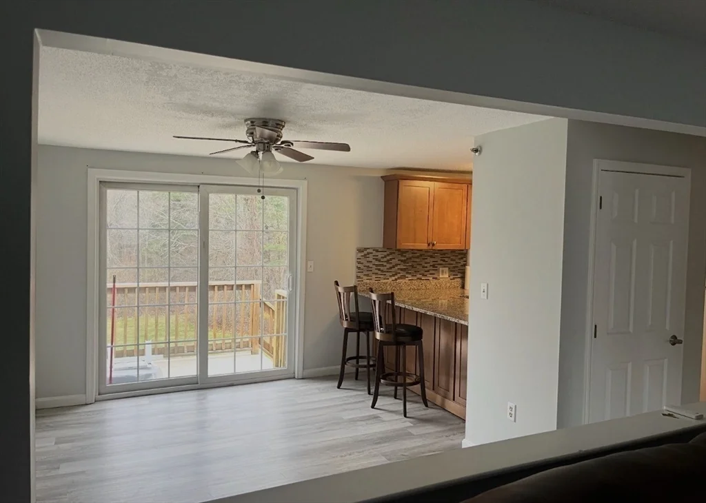 2 bed, 1 bath apartment for rent at 31 Lantern Ln Unit 2, Dracut — photo 4 of 7