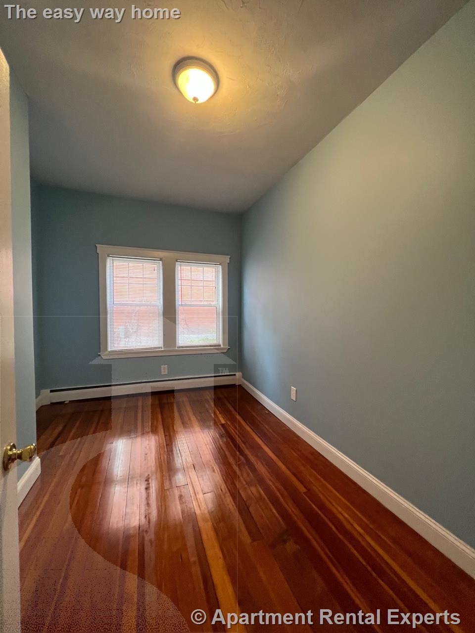 3 bed, 1 bath apartment for rent at 31 Laurel St, Spring Hill — photo 2 of 18