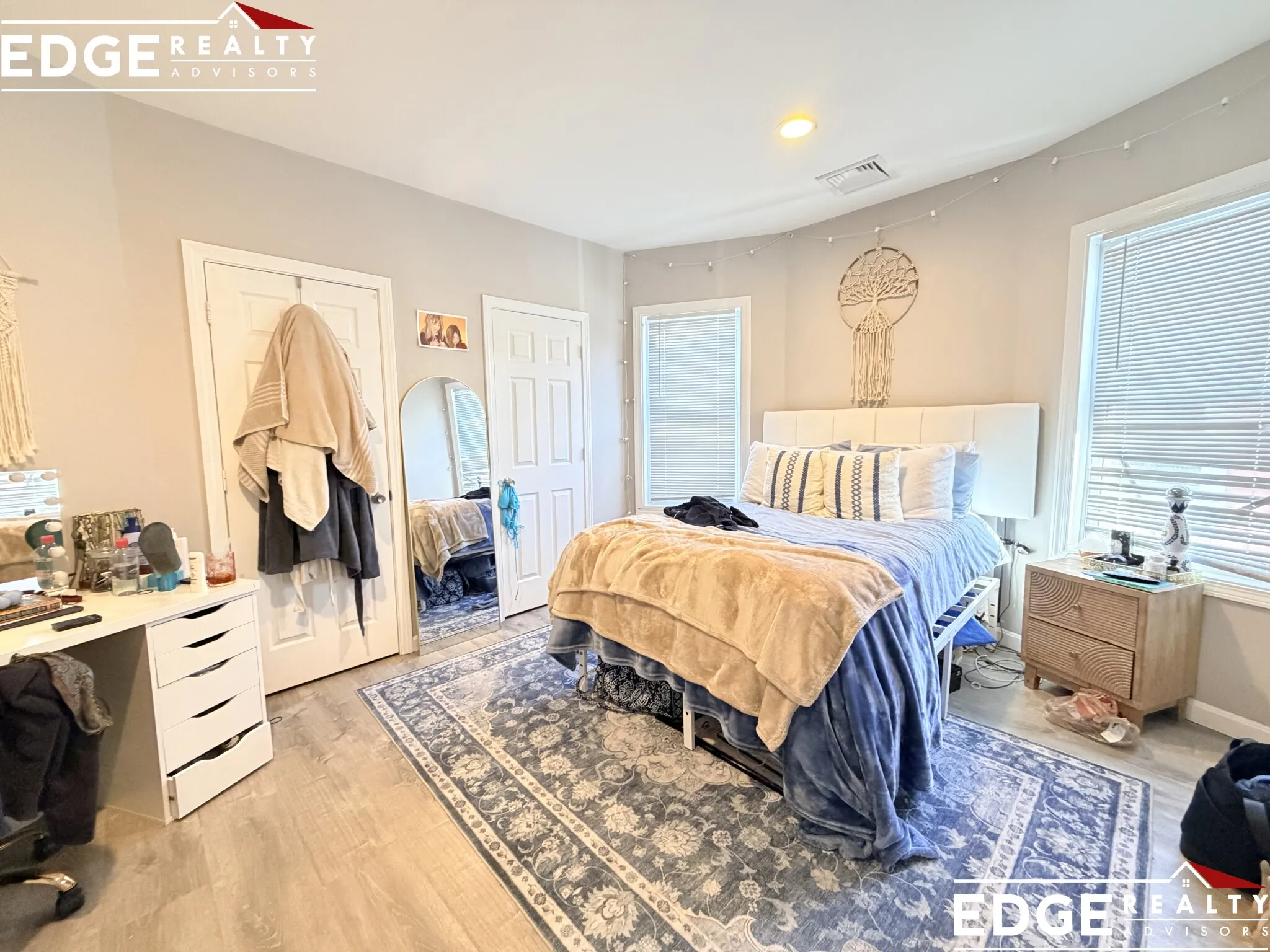 5 bed, 2 bath apartment for rent at 31 Long Ave Unit 2, Brighton — photo 3 of 10