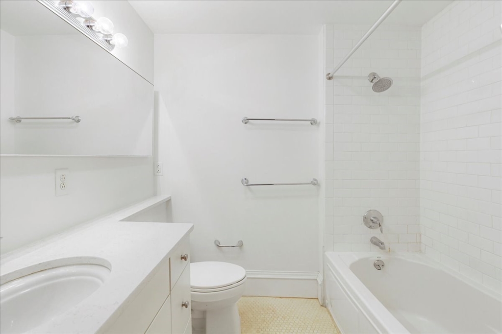 2 bed, 1 bath apartment for rent at 31 Massachusetts Ave Unit 1-2, Back Bay — photo 8 of 10