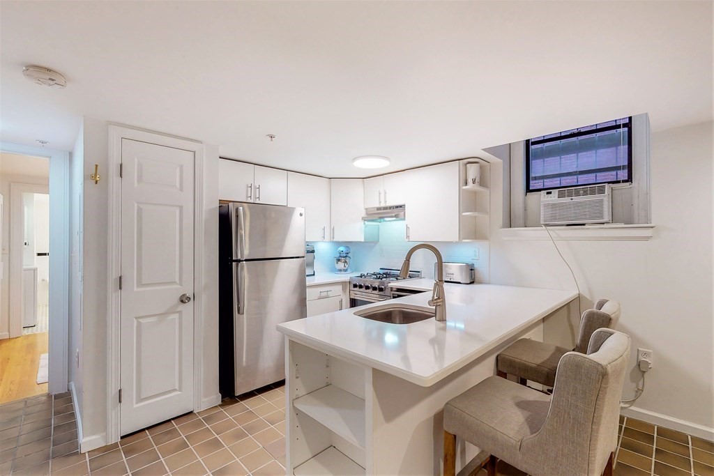 1 bed, 1 bath apartment for rent at 31 Massachusetts Ave Unit B1, Boston — photo 4 of 8