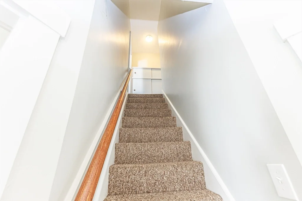 3 bed, 1 bath apartment for rent at 31 Mckenn St Unit 2, Waltham — photo 4 of 9
