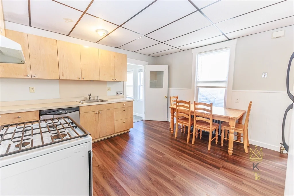 3 bed, 1 bath apartment for rent at 31 Mckenn St Unit 2, Waltham — photo 2 of 9
