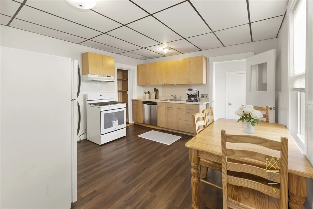 3 bed, 1 bath apartment for rent at 31 Mckenn St Unit 2, Waltham — photo 3 of 9