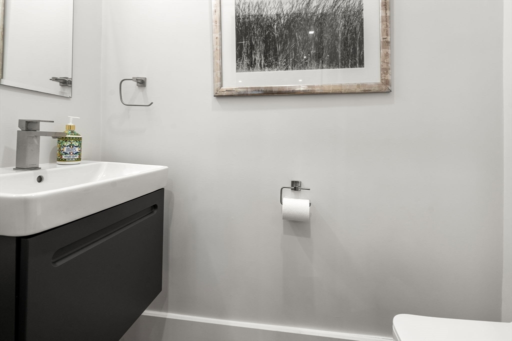 3 bed, 2 bath apartment for rent at 31 Mercer St Unit 1, South Boston — photo 5 of 17