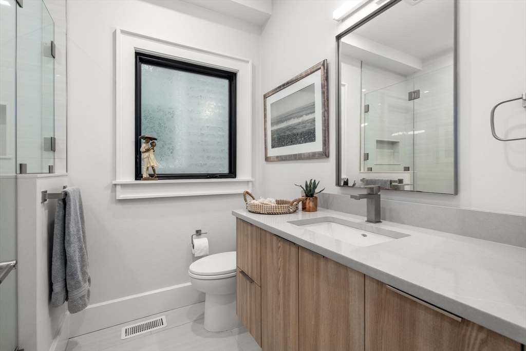 3 bed, 2 bath apartment for rent at 31 Mercer St Unit 1, South Boston — photo 12 of 17