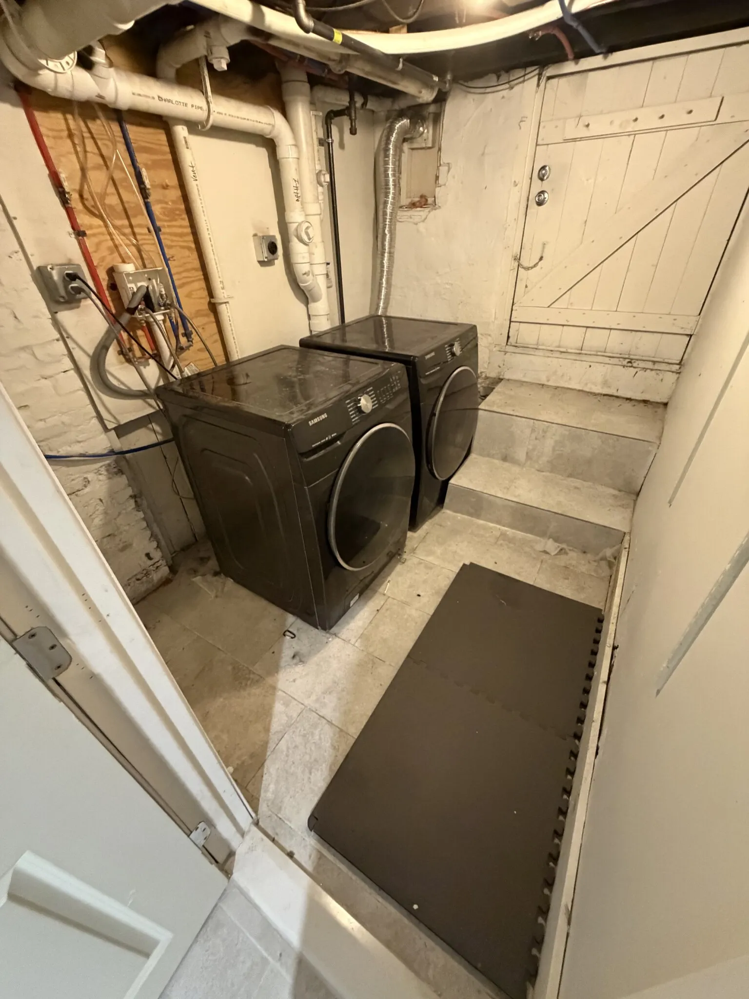2 bed, 2.5 bath apartment for rent at 31 Middle St Unit 1, Nonantum — photo 18 of 24