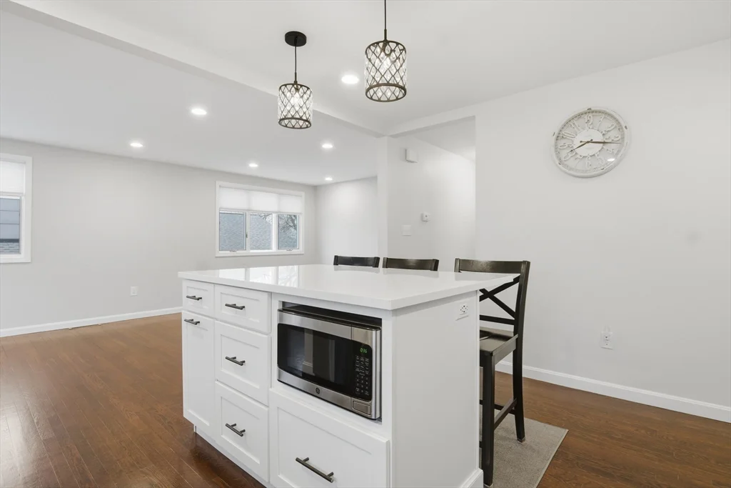 4 bed, 3 bath apartment for rent at 31 Milner St, Waltham — photo 4 of 37