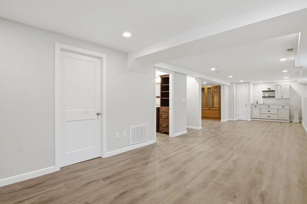 4 bed, 3 bath apartment for rent at 31 Milner St, Waltham — photo 33 of 37