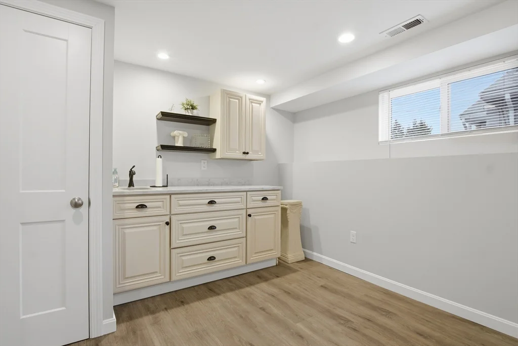 4 bed, 3 bath apartment for rent at 31 Milner St, Waltham — photo 30 of 37