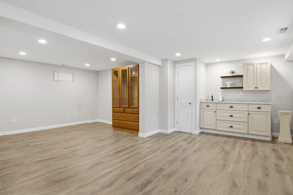 4 bed, 3 bath apartment for rent at 31 Milner St, Waltham — photo 28 of 37