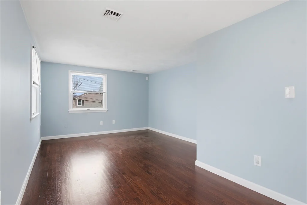4 bed, 3 bath apartment for rent at 31 Milner St, Waltham — photo 11 of 37