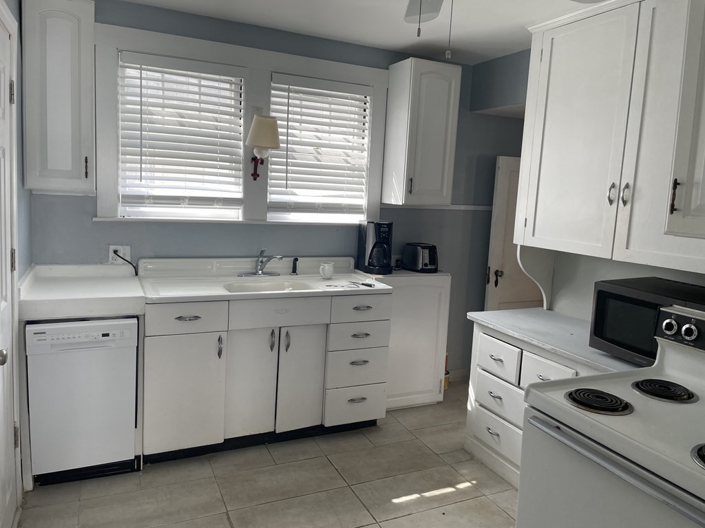 3 bed, 1 bath apartment for rent at 31 Milton Rd, Wollaston — photo 7 of 24