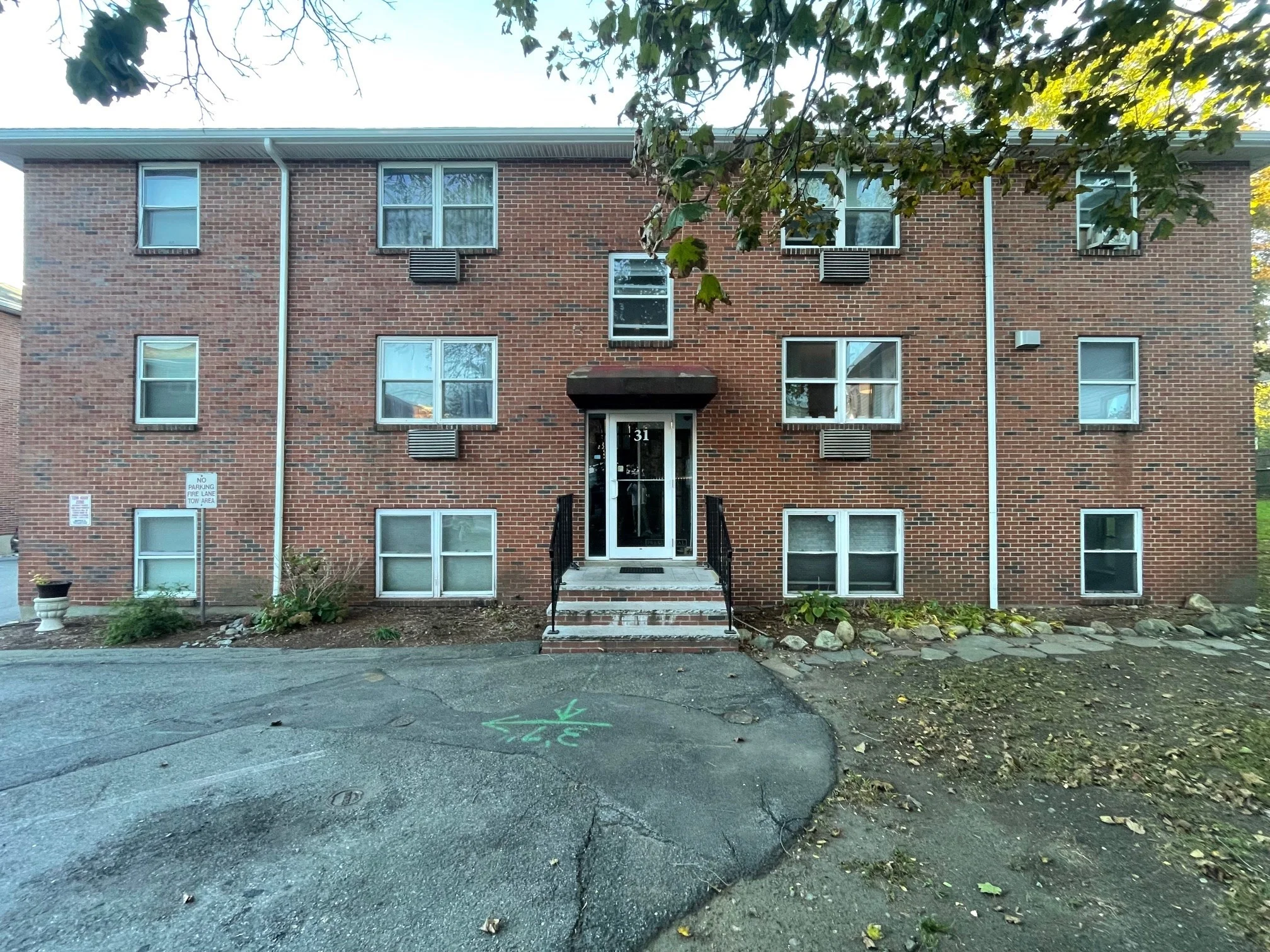 2 bed, 1 bath apartment for rent at 31 Montvale Ave Unit 2, Woburn