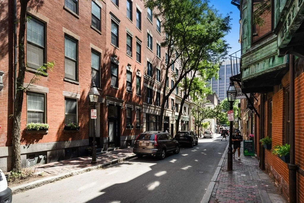 2 bed, 1 bath apartment for rent at 31 Myrtle St Unit 4, Beacon Hill — photo 28 of 32