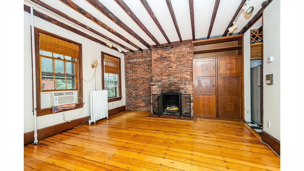 2 bed, 1 bath apartment for rent at 31 Myrtle St Unit 4, Beacon Hill — photo 2 of 14
