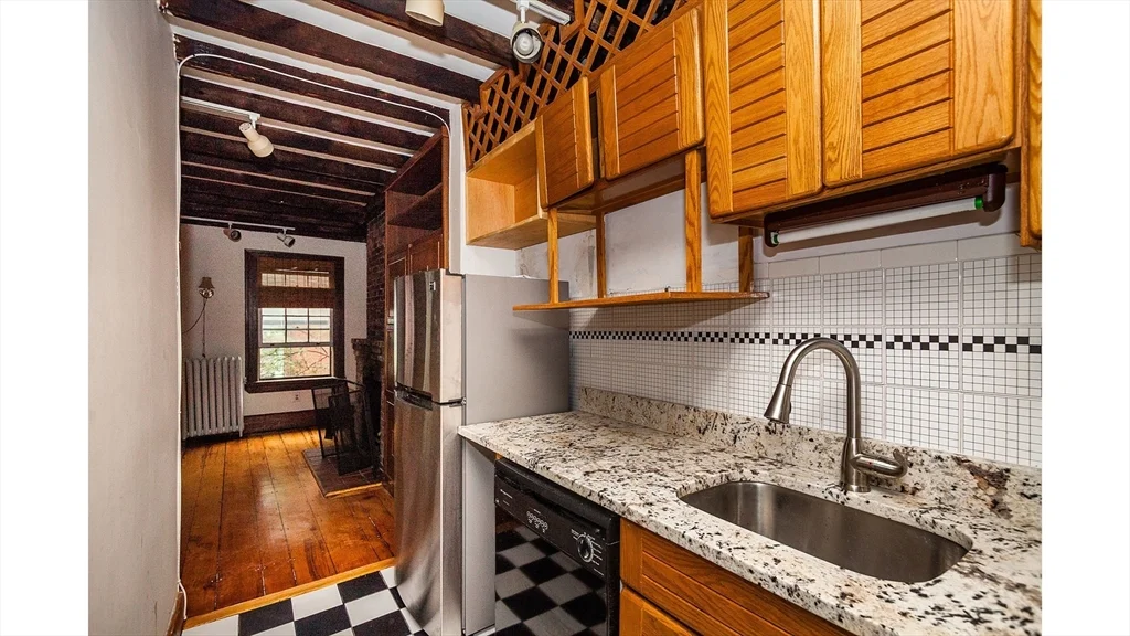 2 bed, 1 bath apartment for rent at 31 Myrtle St Unit 4, Beacon Hill — photo 5 of 14