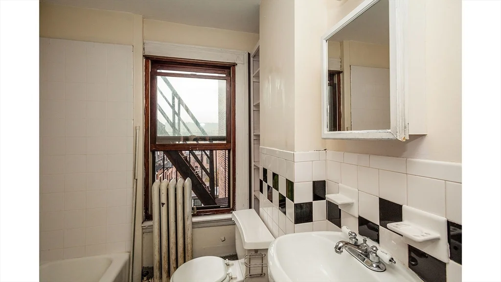 2 bed, 1 bath apartment for rent at 31 Myrtle St Unit 4, Beacon Hill — photo 6 of 14