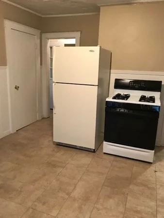 1 bed, 1 bath apartment for rent at 31 New St, Zip 01830 — photo 3 of 7